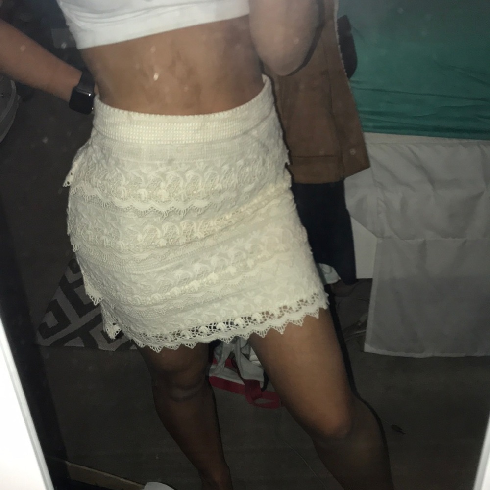 LACE SKIRT